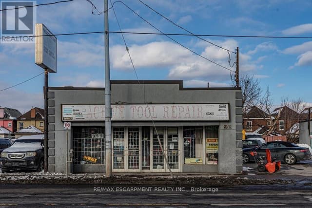 955 Barton St. E