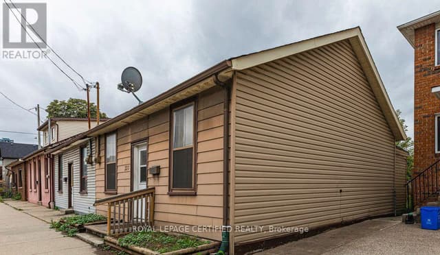227 Wellington St. N