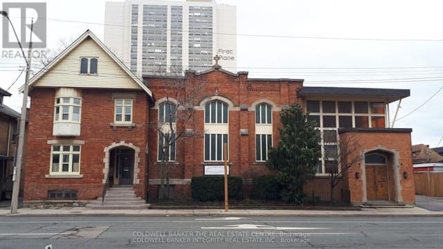 18 Victoria Ave. S