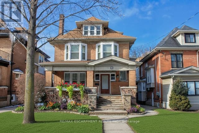 5 - 22 Blake St.