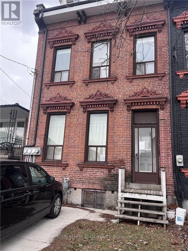 223 Park St. N