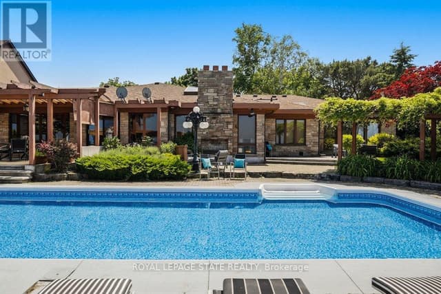 7 Lakegate Dr.