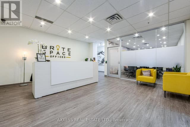 401 - 30 Eglinton Ave. W