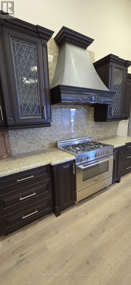 #5 - 3505 Laird Rd.