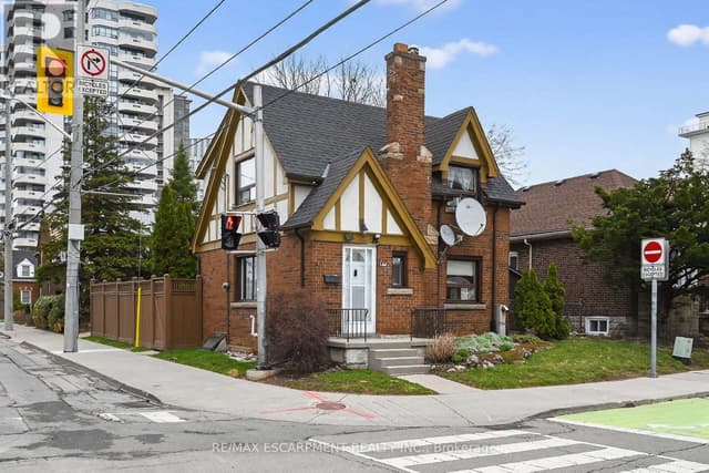 144 Hunter St. W