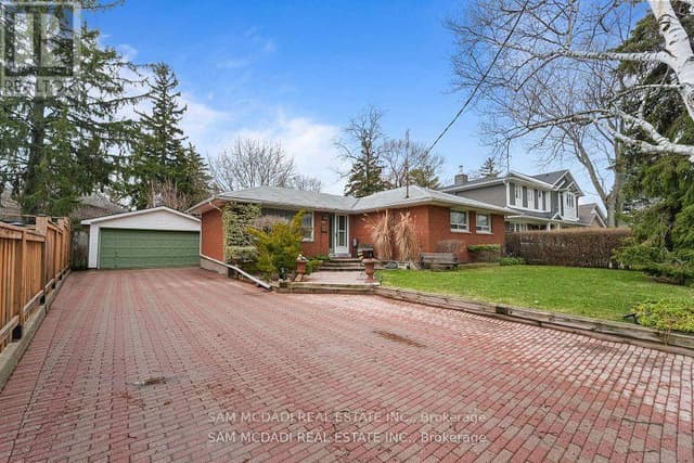 2470 Meadowood Cres.
