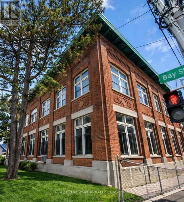 A - 231 Bay St. N