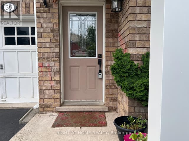39 Golden Iris Cres.