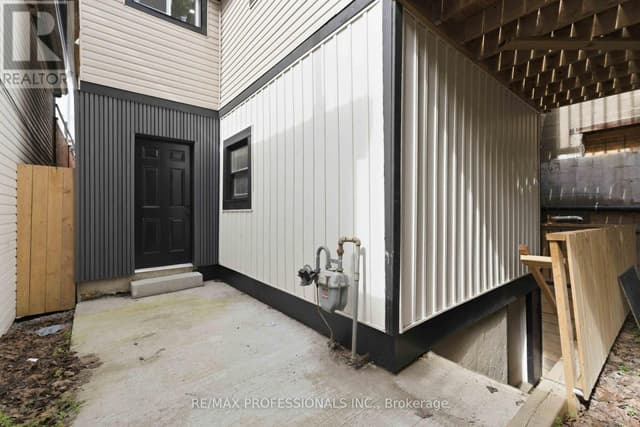 759 Barton St. E