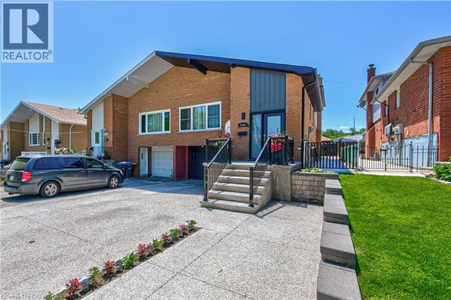2560 Palisander Ave.