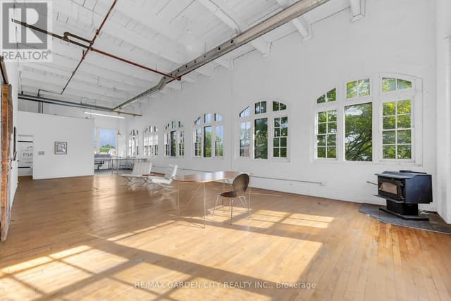 Loft - 468 Cumberland Ave.