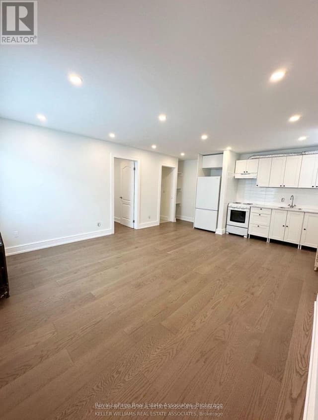 4 - 237 Lakeshore Rd. E