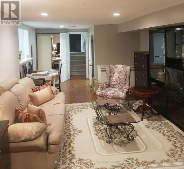 3323 Queen Frederica Dr.