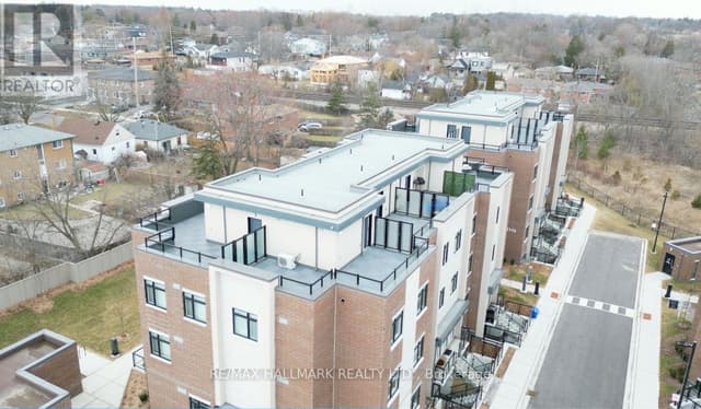 216 - 1085 Douglas Mccurdy Common