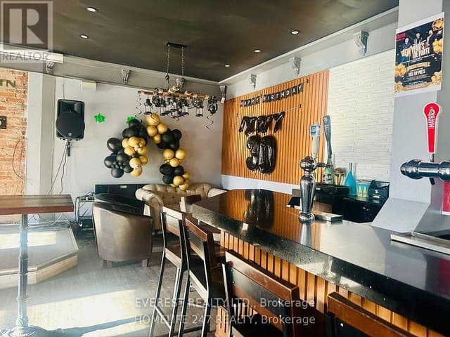 263 Queen St. S