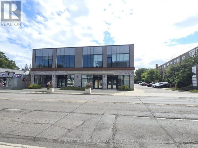 202 - 623 Upper James St.
