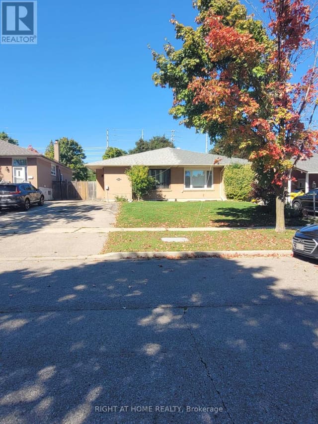 2415 Padstow Cres.