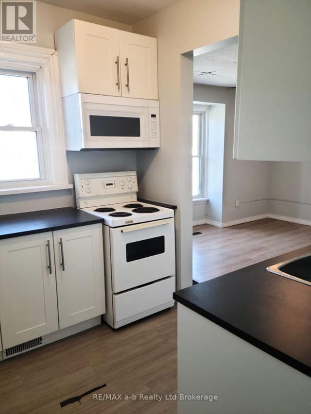 2 - 26 Stanley St.