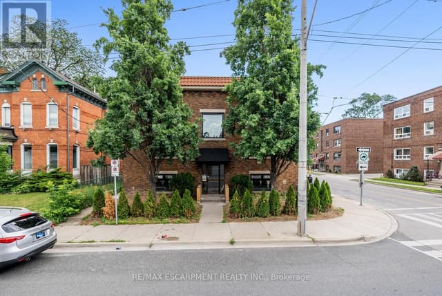 4 - 127 Victoria Ave. S