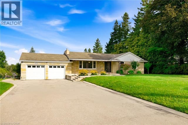 435 Parkside Dr.