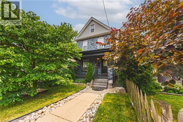 218 Grosvenor Ave. N