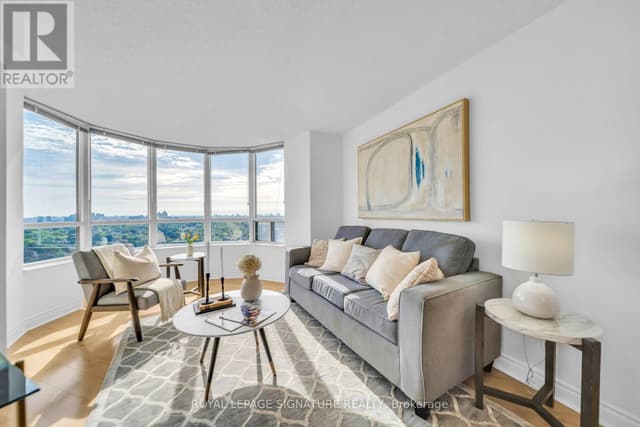2122 - 15 Northtown Way