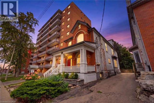 113 Wentworth St. S
