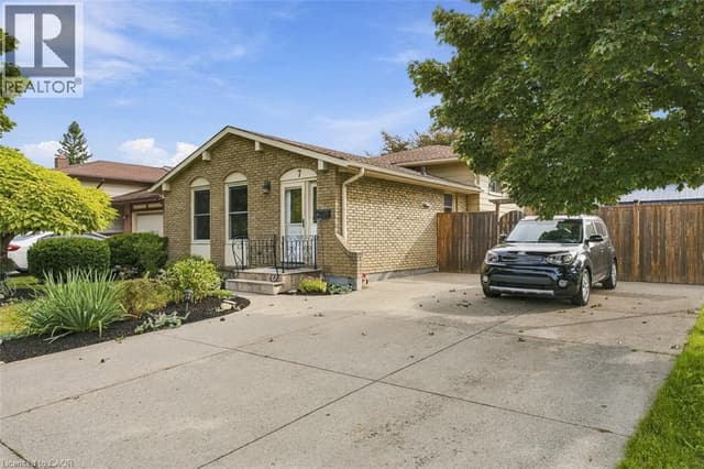 7 Roehampton Ave.