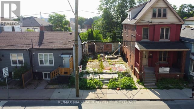 186 John St. N