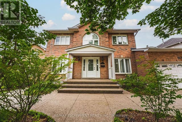 21 Moss Blvd.