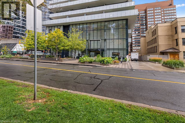 57 St Joseph St. Unit 206
