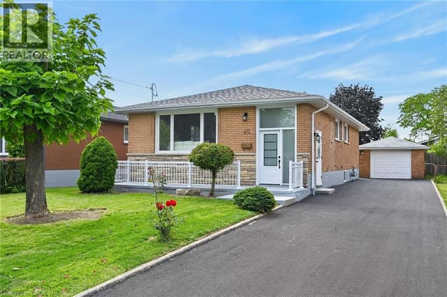 40 Purdy Cres. Unit Lower