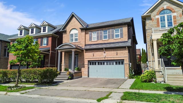 195 Holmes Cres. Milton On L9t 0t8