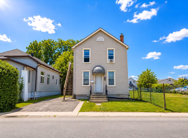 4 Manchester Ave. St Catharines On L2r 1n8