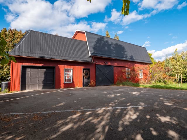 326 Lakeshore Rd. Niagara-on-the-lake On L0s 1j0