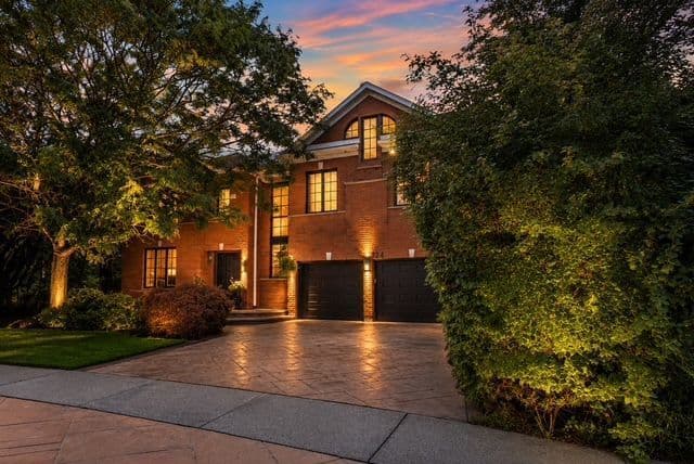324 Oakridge Ct. Oakville On L6h 5t9