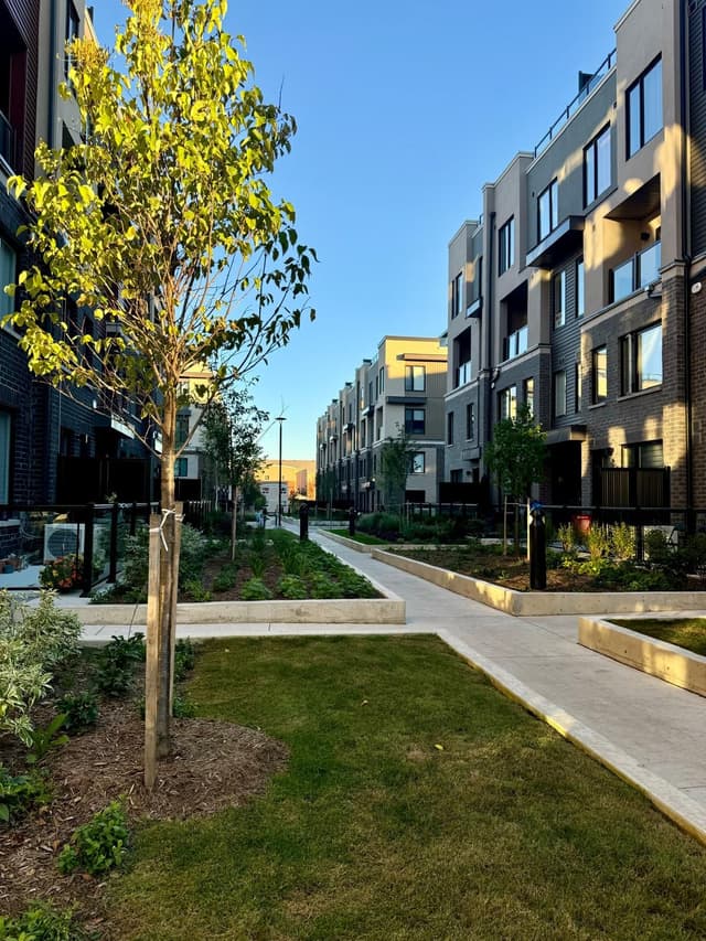 3421 Ridgeway Dr. 11 Mississauga On L5l 5t3
