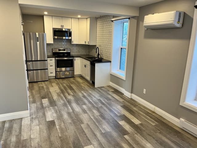 145 Burris St. 2 Hamilton On L8m 2j7