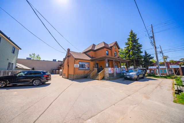 323 Upper Wentworth St. Hamilton On L9a 4t2