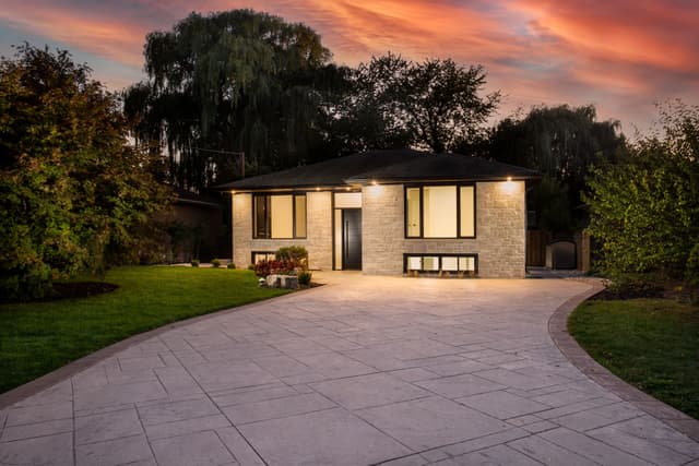 446 Willis Dr. Oakville On L6l 4v5