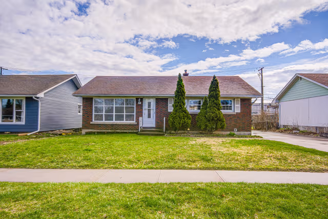 95 Jacobson Ave. St Catharines On L2t 3a4