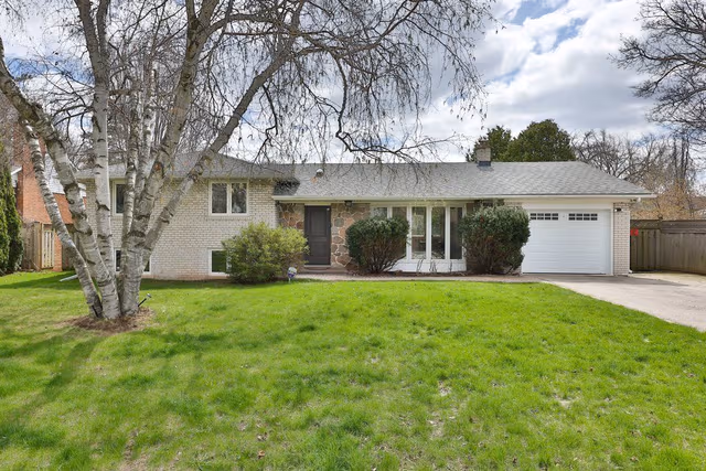 1486 Hixon Rd. S Oakville On L6l 1s3
