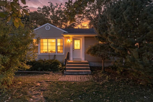 55 Lakeview Ave. Grimsby On L3m 3m3