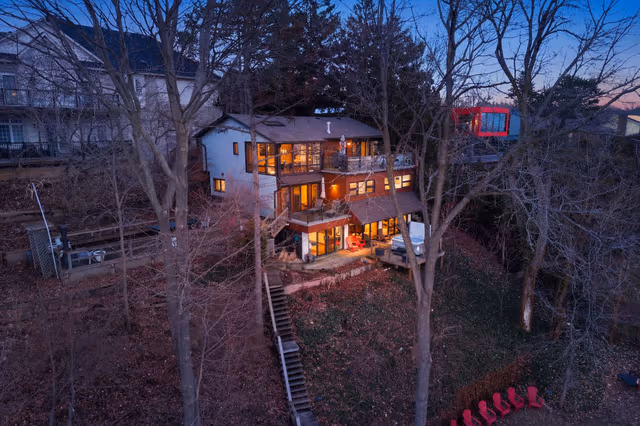 868 Danforth Pl. Burlington On L7t 1s2