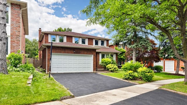 2027 Roy Ivor Cres. Mississauga On L5l 3n7