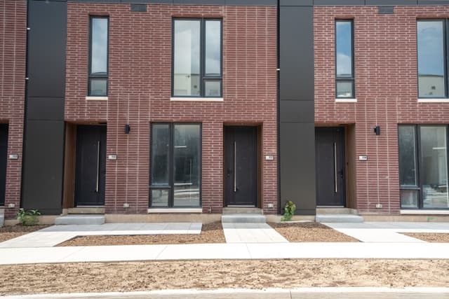 117 Everett Common St Catharines On L2p 0g8