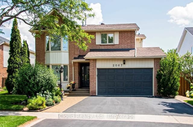 2067 Hunters Wood Dr. Burlington On L7m 2t1