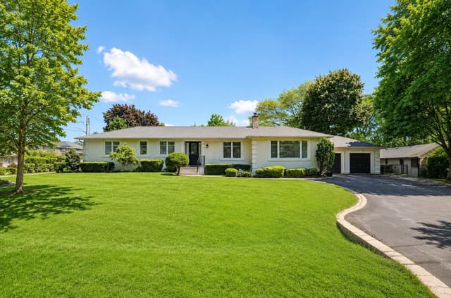 281 Pinehurst Dr. Oakville On L6j 4x2