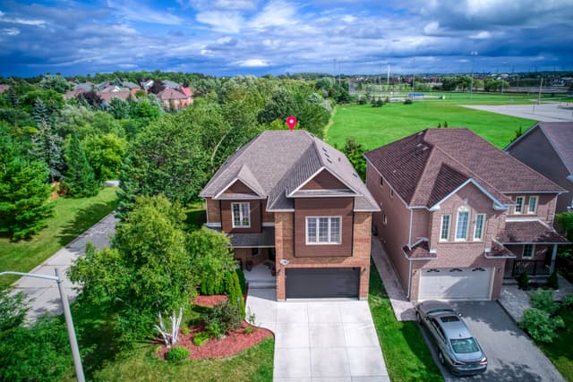 6781 Gracefield Dr. Mississauga On L5n 6t5