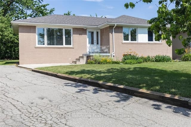 572 Weynway Ct. (basement) Oakville On L6l 4g7